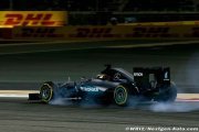 Hamilton sets fastest ever Sakhir lap to edge Rosberg for pole
