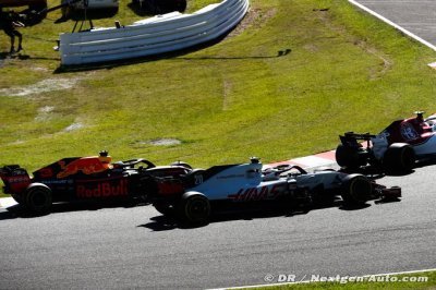 Courir en milieu de grille force Magnussen à être agressif