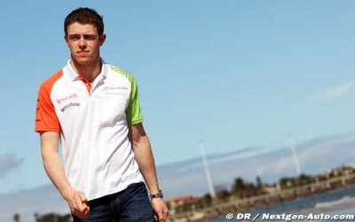Di Resta paddles with shark before F1 debut
