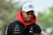 Hamilton hints at long-term Mercedes deal