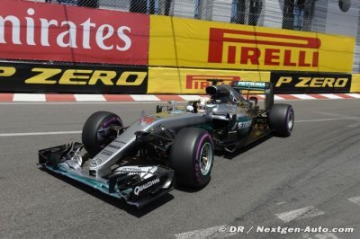 Bakou, L1&nbsp;: Hamilton en tête, Ricciardo dans le mur
