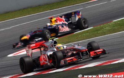 Hamilton must calm down and nurse tyres - Villadelprat