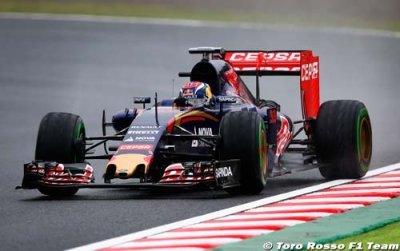 Verstappen et Sainz ralentis par la pluie