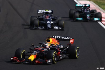 Verstappen ’absolutely sure’ he’s faster than Hamilton