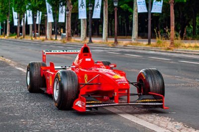 La Ferrari pilotée par Michael Schumacher en 1998 va être mise aux enchères