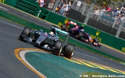 Hamilton takes dominant Melbourne win, Vettel claims podium on Ferrari debut