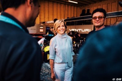Susie Wolff veut voir ’plus de jeunes femmes’ en sport auto