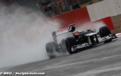Pastor Maldonado receives fine for Sergio Perez incident