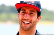 Ricciardo : La bataille entre Ferrari et Mercedes sera belle