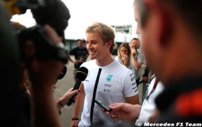 Mercedes duo get early start on 2016 ’mind games’