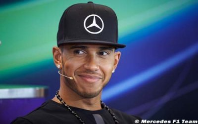 Hamilton pas enthousiasmé par le trophée des pole positions