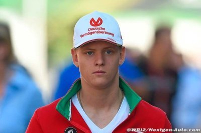 Mick Schumacher ’missing his dad’ - priest