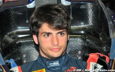 Sainz races into pole to replace Ricciardo
