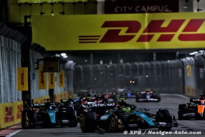 Mercedes drivers ’fine’ after Singapore exhaustion