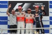 Les pilotes Red Bull offrent la victoire à Hamilton !
