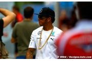 Bling makes Hamilton 'a bit different' - Lauda