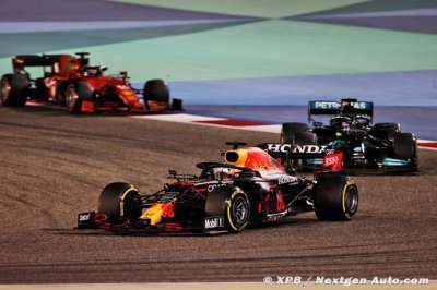 Leclerc compare les styles de Hamilton et Verstappen en piste