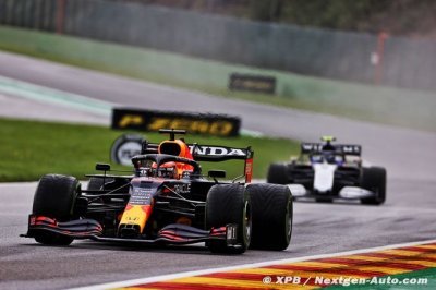 Verstappen ’très heureux’ de signer la pole à Spa sous la pluie