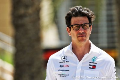 Wolff to remain Mercedes team boss in 2021