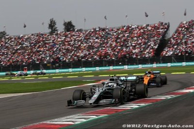Sainz est heureux mais frustré de se battre contre une Mercedes