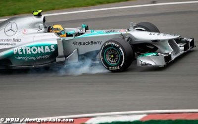 Downbeat Hamilton plays down Mercedes rift