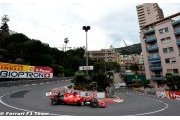 Ferrari à la peine sans soleil, Mercedes sans consignes