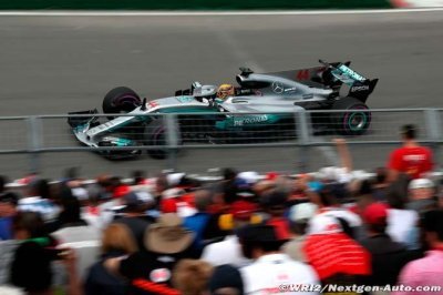 Hamilton&nbsp;: Très ému d’égaler Senna