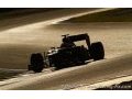 Lotus en piste à Jerez, observée par les autres équipes Renault