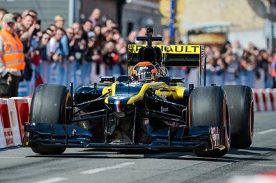 Plus de 30.000 personnes à Marck-en-Calaisis pour le roadshow Renault F1