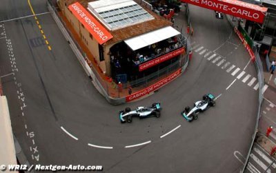 Hamilton ’dominating’ Rosberg - Ecclestone