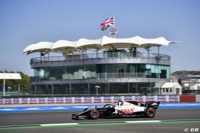 Magnussen hopes Haas owner stays in F1