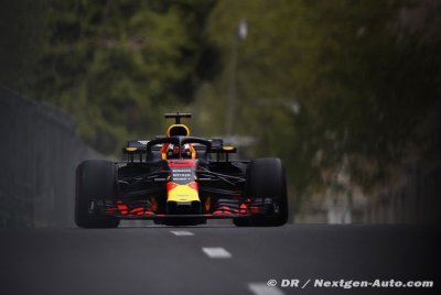 Singapore, FP1: Red Bulls lead the way