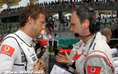 Button flies 30 hours for McLaren simulator tests