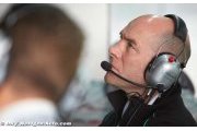 Hamilton's engineer breaks ribs in cycling crash