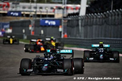 Wolff défend Hamilton et attaque une pénalité ‘tirée par les cheveux’