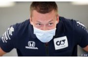 Sirotkin defends Kvyat over refusal to kneel