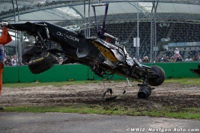 Alonso wears bandage day after crash