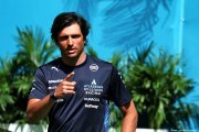 Pourquoi les difficultés d'Hamilton avec Ferrari ne doivent pas surprendre selon Sainz
