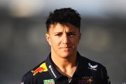 Les enjeux de la F1 en 2026 : Hadjar peut-il survivre aux côtés de Verstappen ?