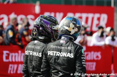 Black suit not reason for hot Bottas - Wolff