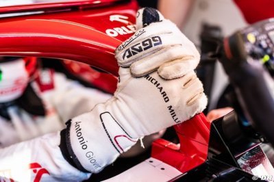 F1 drivers dodge virus with online Australian GP