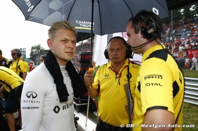 Magnussen, Palmer in running for 2017 - Vasseur