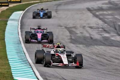Bearman en veut à Haas F1 pour sa stratégie, Ocon s’étonne d’avoir autant ’reculé’