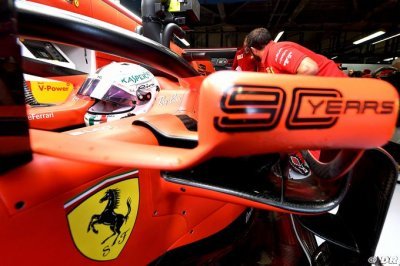 Vettel va ’évoquer’ ses neuf points de pénalité avec Ferrari