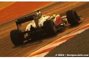 Hamilton relaye Button en tête du classement