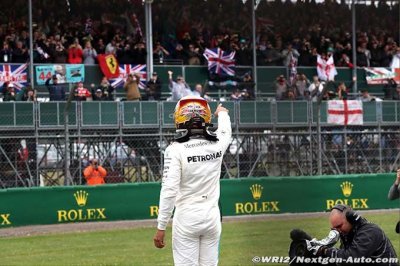 Wolff blasts ’delusional’ Hamilton critics