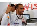 Hamilton wants to help Mercedes become top team