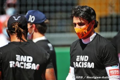 Sainz ne sent aucune pression à s’agenouiller pour soutenir Hamilton