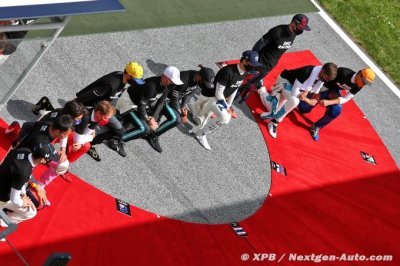 Hamilton espère toujours convaincre tous les pilotes de F1 de s’agenouiller