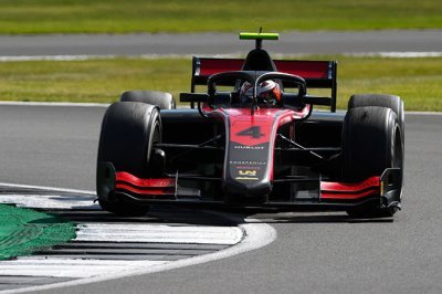 Silverstone II, Qualifications&nbsp;: Ilott en pole à domicile
